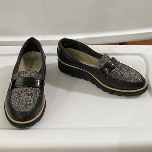 Clarks Sharon Gracie Black Tweed & Leather Wedge Loafer, W-7.5